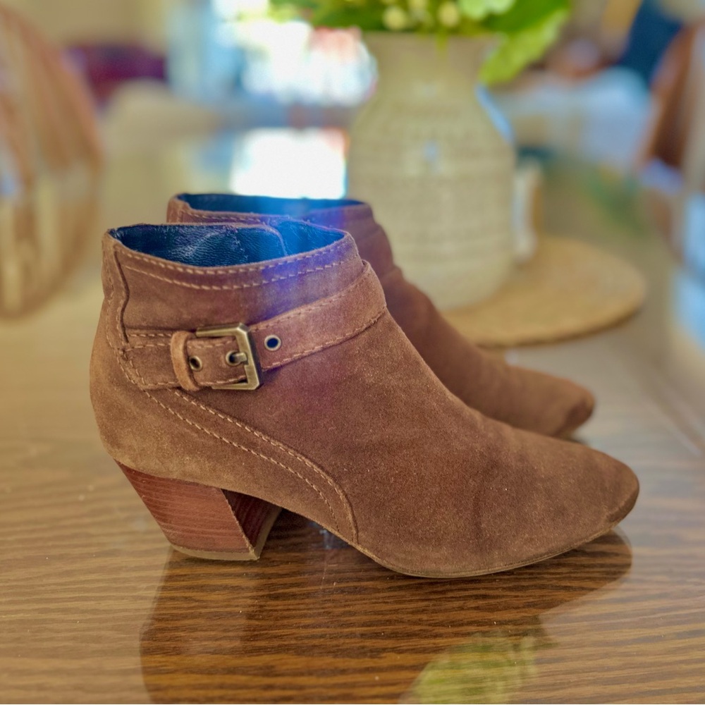 Aquatalia Femme Suede Ankle Booties